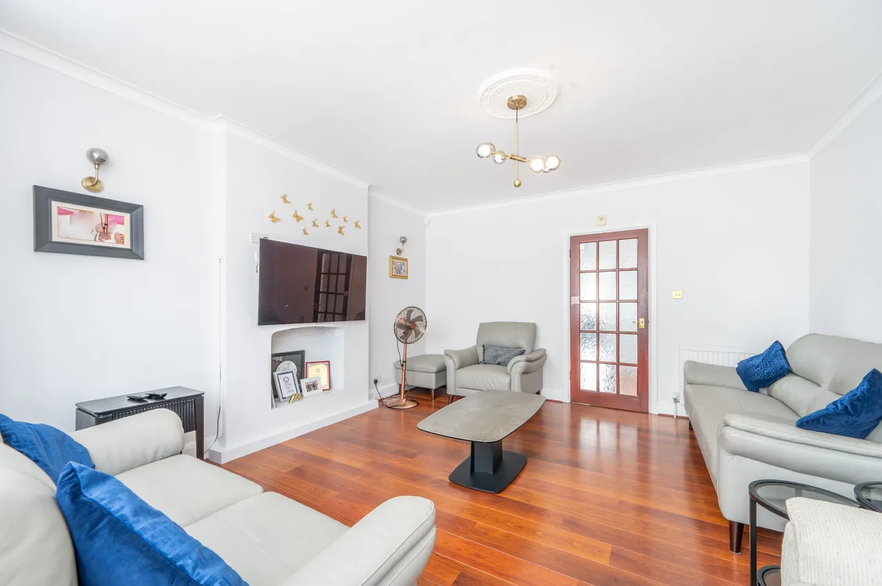 82 Oxgate Gardens, London, photo 12