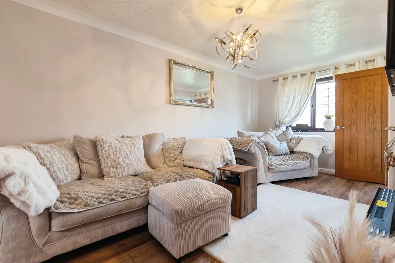 2 bed house for sale — Whimbrel Drive, Bradwell, Great Yarmouth