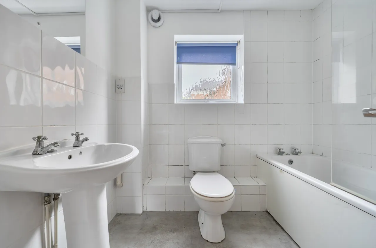 Gordon Court, 110 Gordon Road, Camberley, Surrey, GU15 2JQ, photo 6