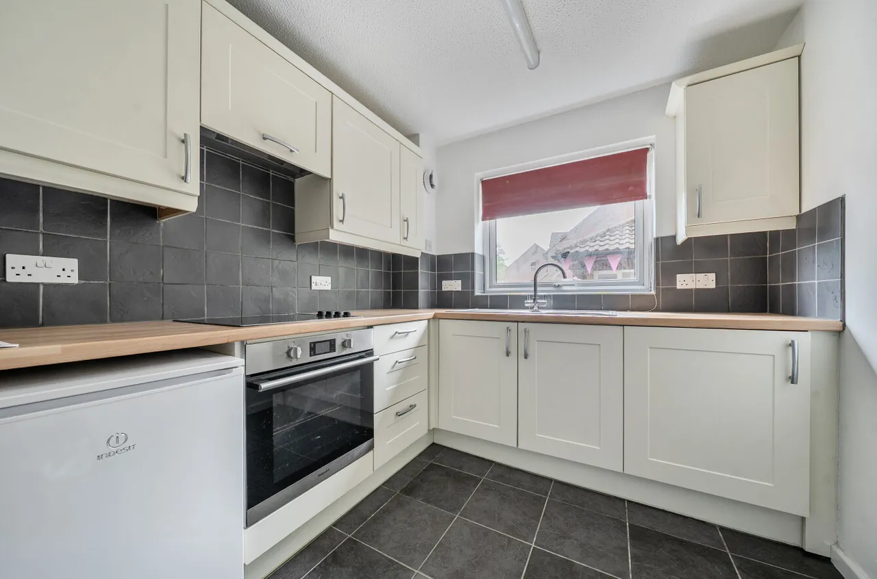 Gordon Court, 110 Gordon Road, Camberley, Surrey, GU15 2JQ, photo 10