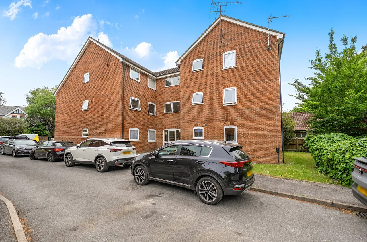 Gordon Court, 110 Gordon Road, Camberley, Surrey, GU15 2JQ, photo 2