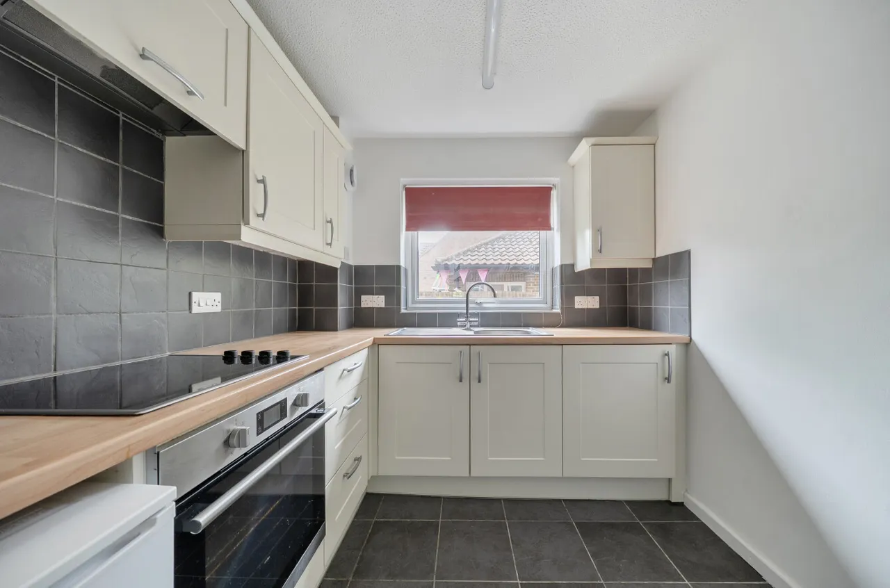 Gordon Court, 110 Gordon Road, Camberley, Surrey, GU15 2JQ, photo 4