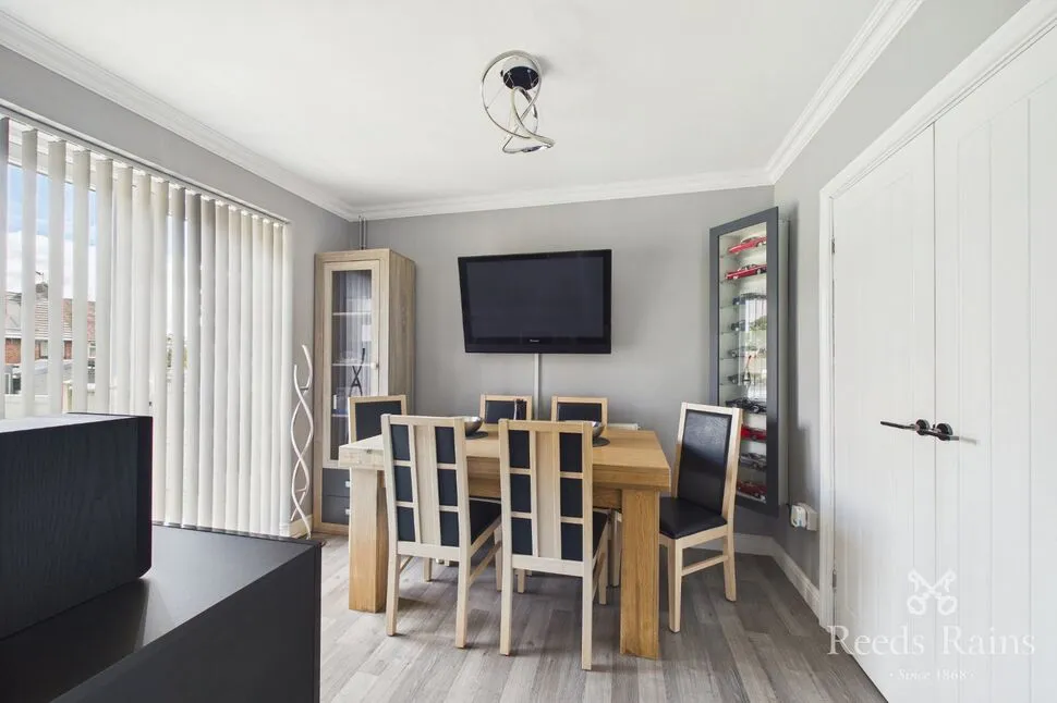 Stanley Avenue, Inkersall, S43, photo 6
