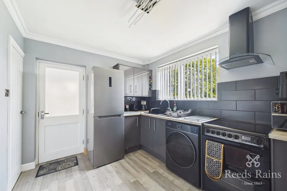 Stanley Avenue, Inkersall, S43, photo 5