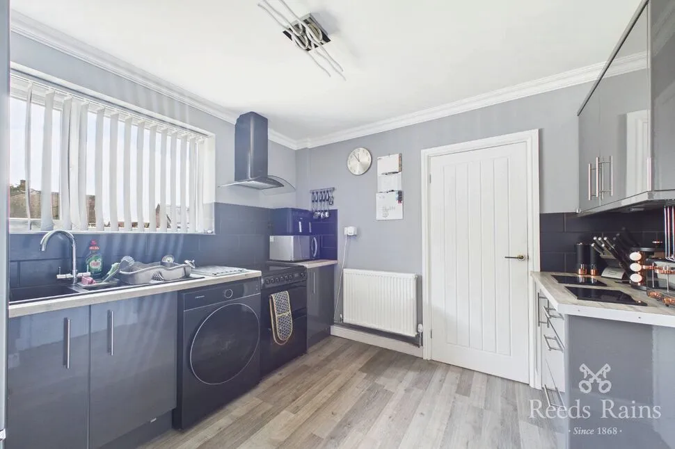 Stanley Avenue, Inkersall, S43, photo 4