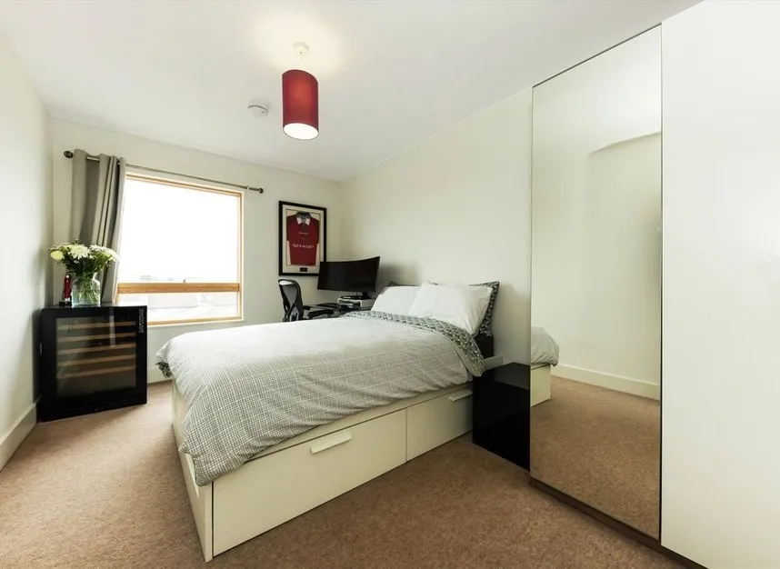 Streatham High Road, Streatham, SW16, photo 6