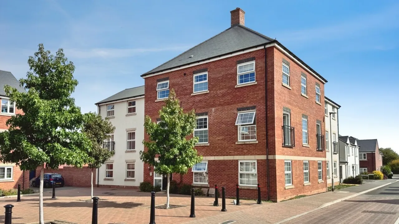 2 bed flat to rent, Amazon Way, Westbury, BA13
