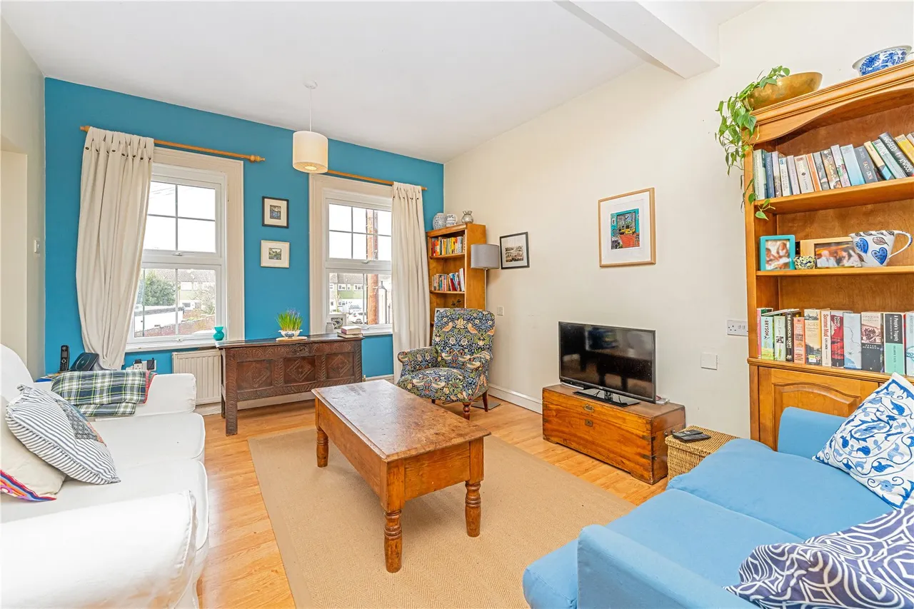 Beards Hill, Hampton, TW12 2AQ, photo 2