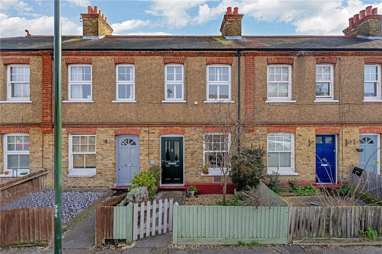 2 bed flat for sale — Beards Hill, Hampton, TW12 2AQ