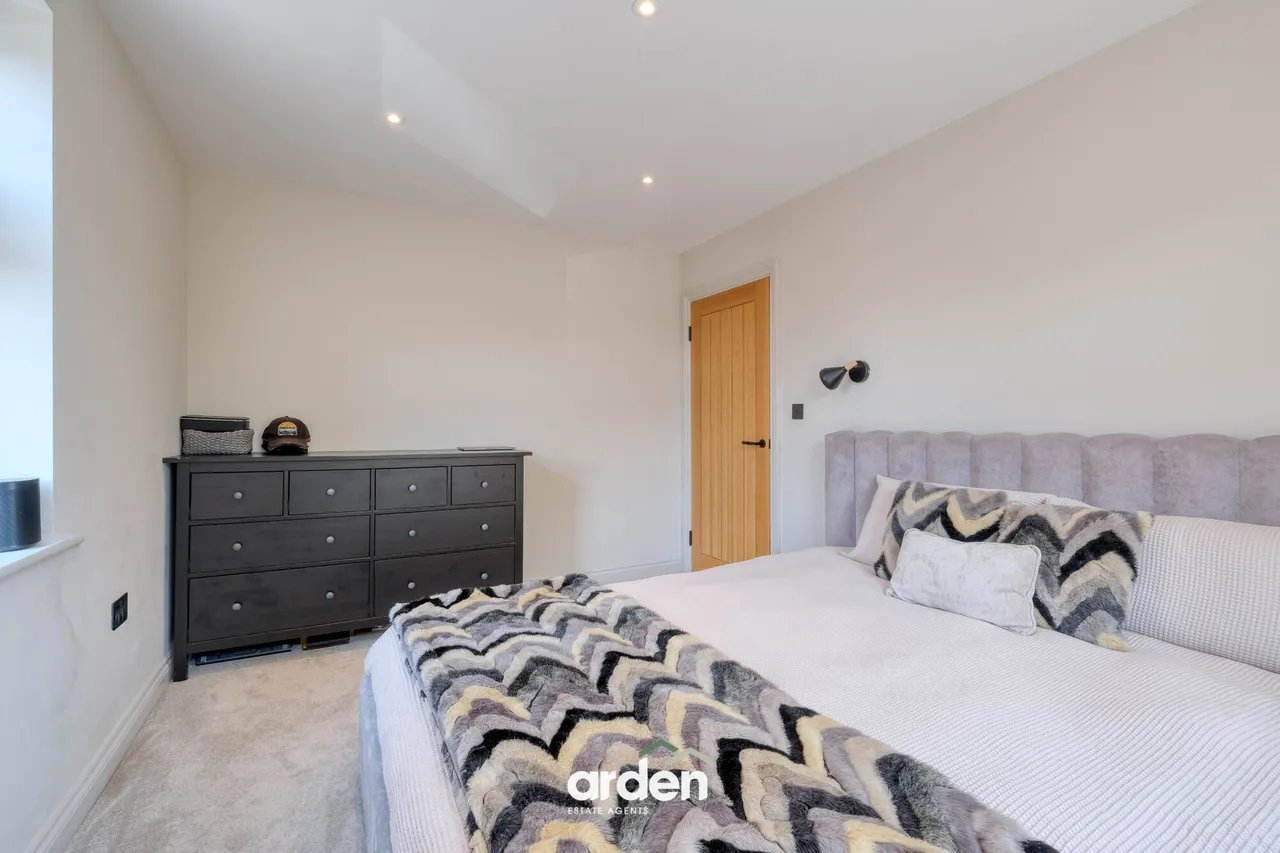 Barnsley Hall Road, Barnsley Court, B61, photo 4