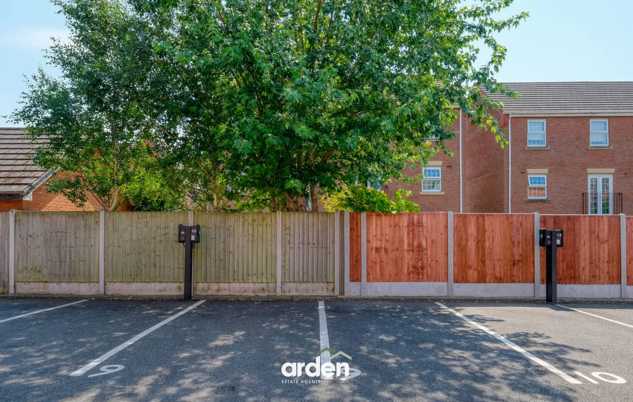 Barnsley Hall Road, Barnsley Court, B61, photo 9