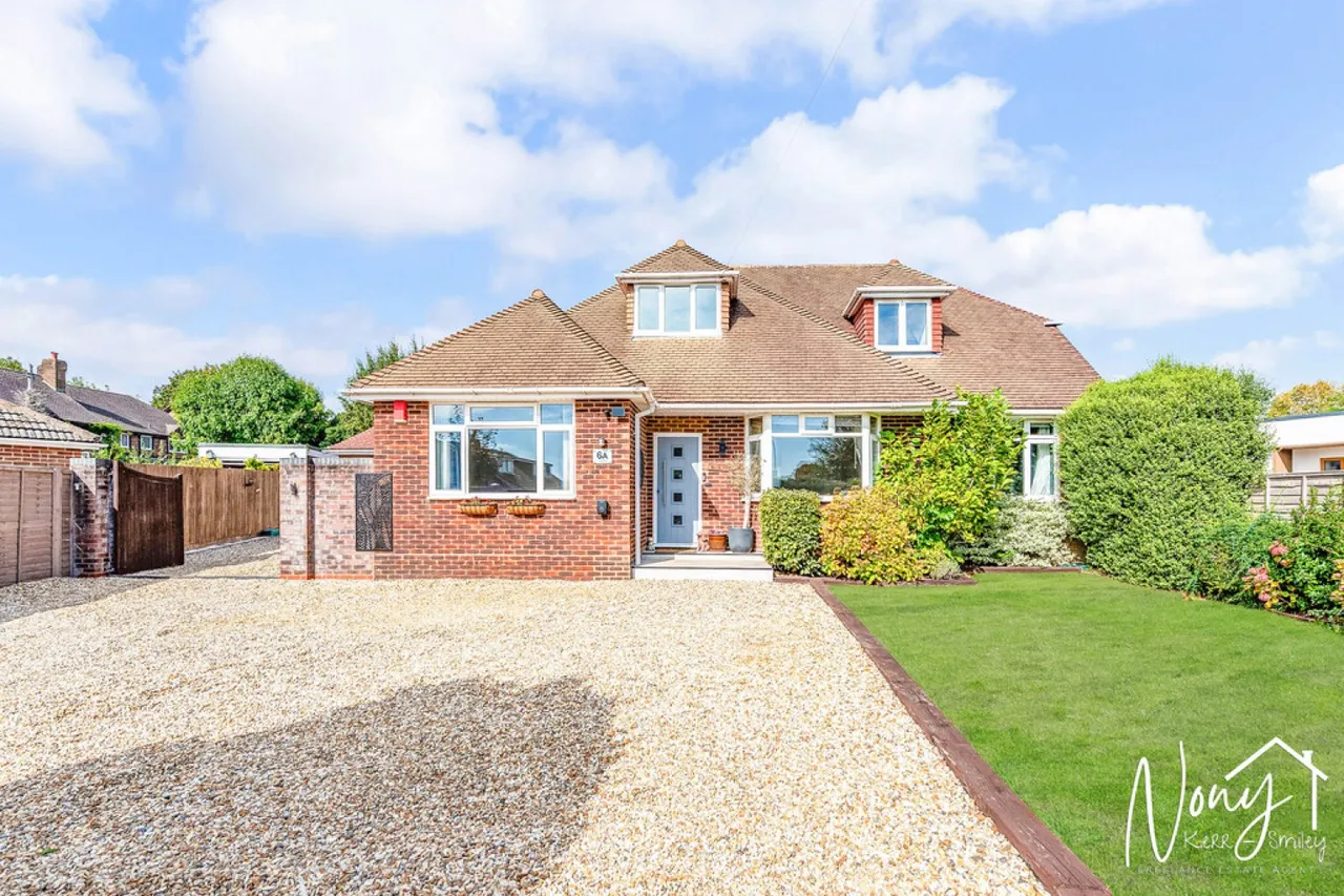 Mount Close, Bereweeke, SO22, photo 31