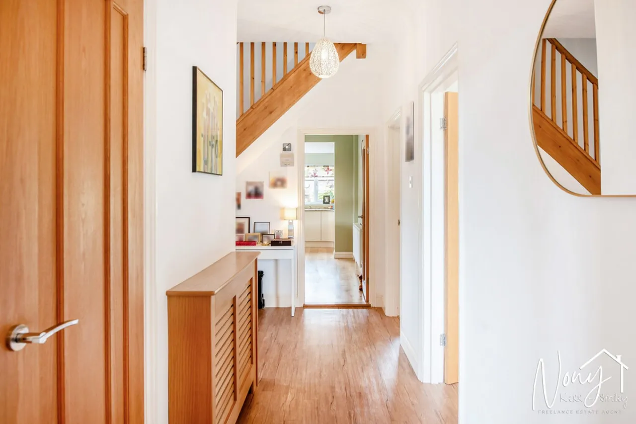 Mount Close, Bereweeke, SO22, photo 33