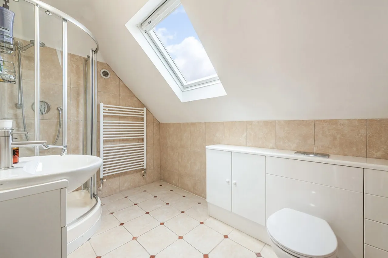 Mount Close, Bereweeke, SO22, photo 26