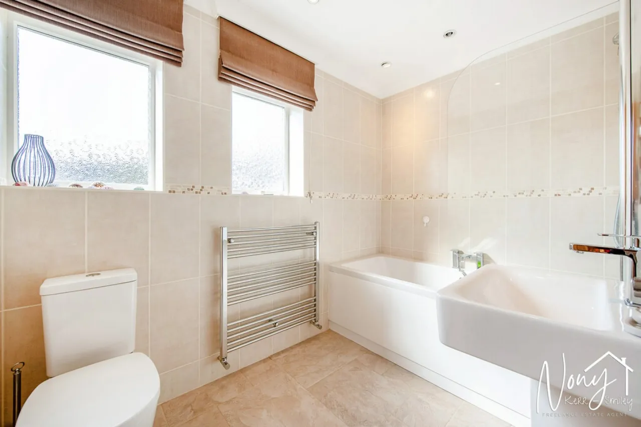 Mount Close, Bereweeke, SO22, photo 20