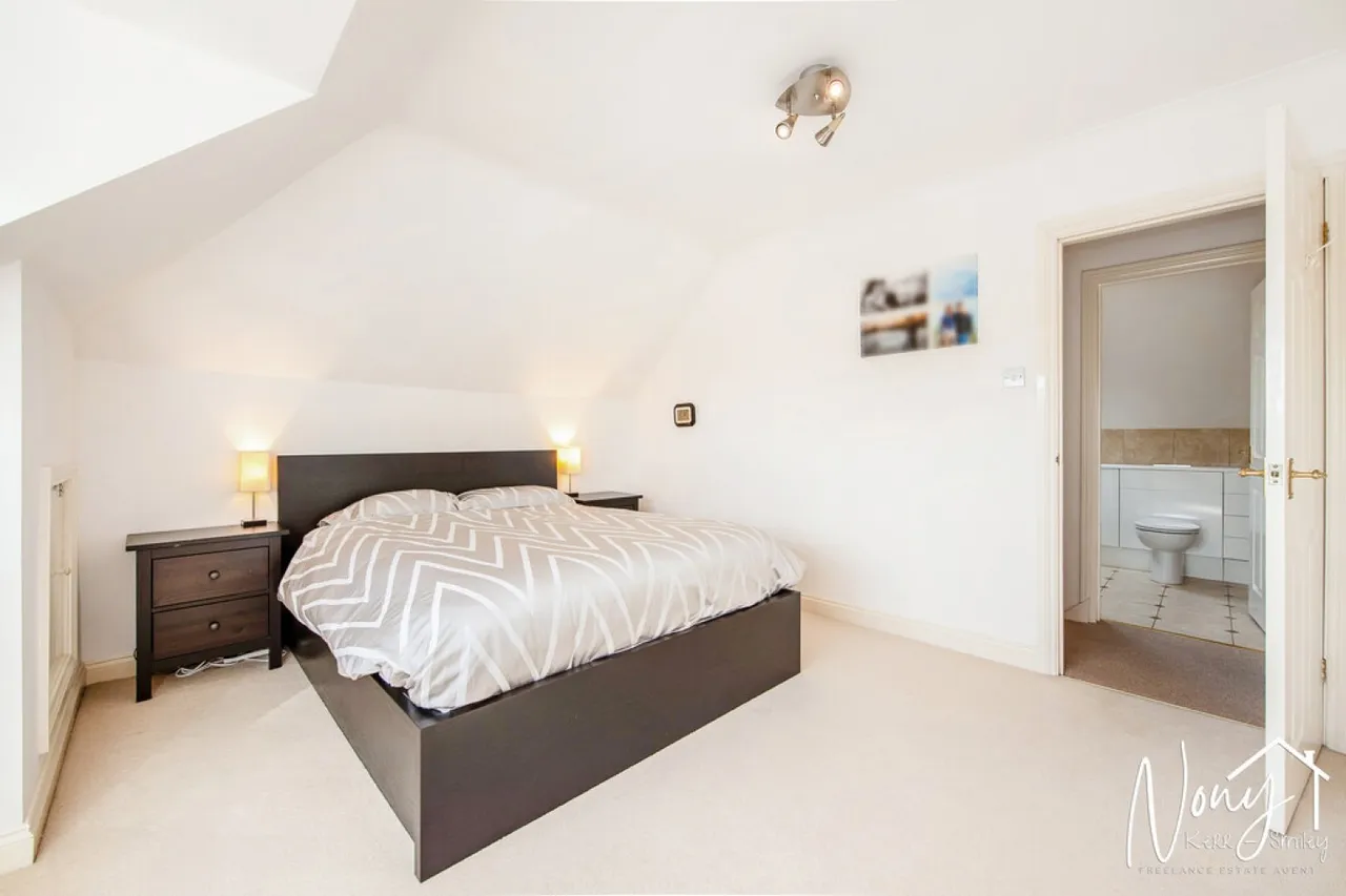 Mount Close, Bereweeke, SO22, photo 23