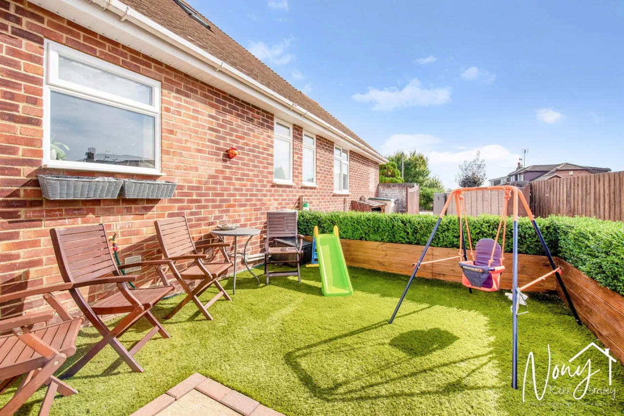 Mount Close, Bereweeke, SO22, photo 28