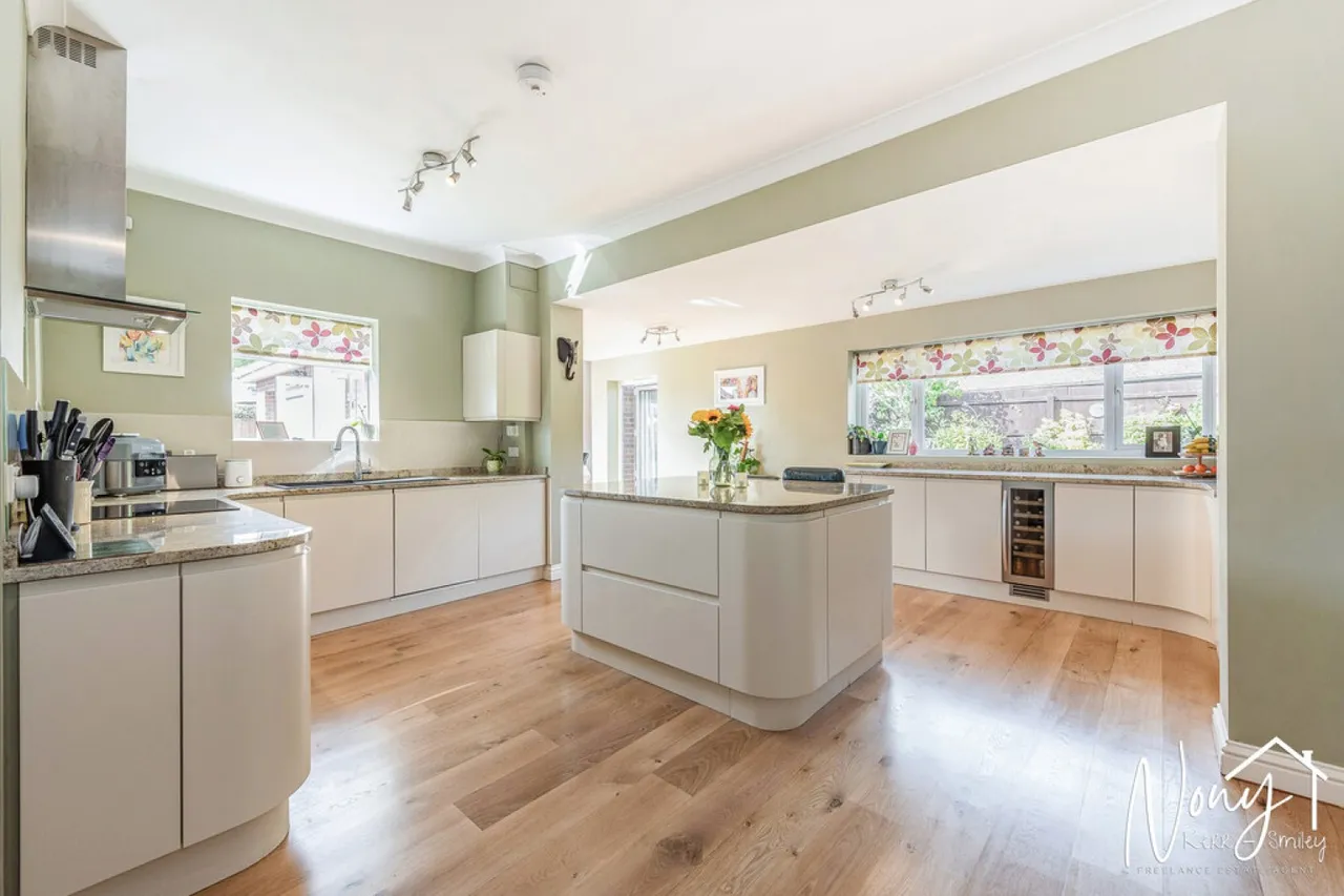 Mount Close, Bereweeke, SO22, photo 2