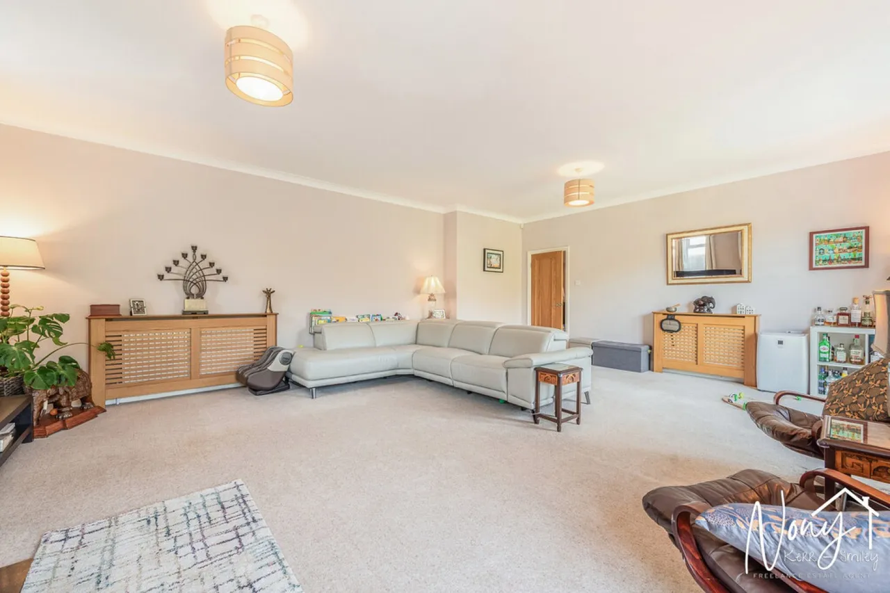 Mount Close, Bereweeke, SO22, photo 13