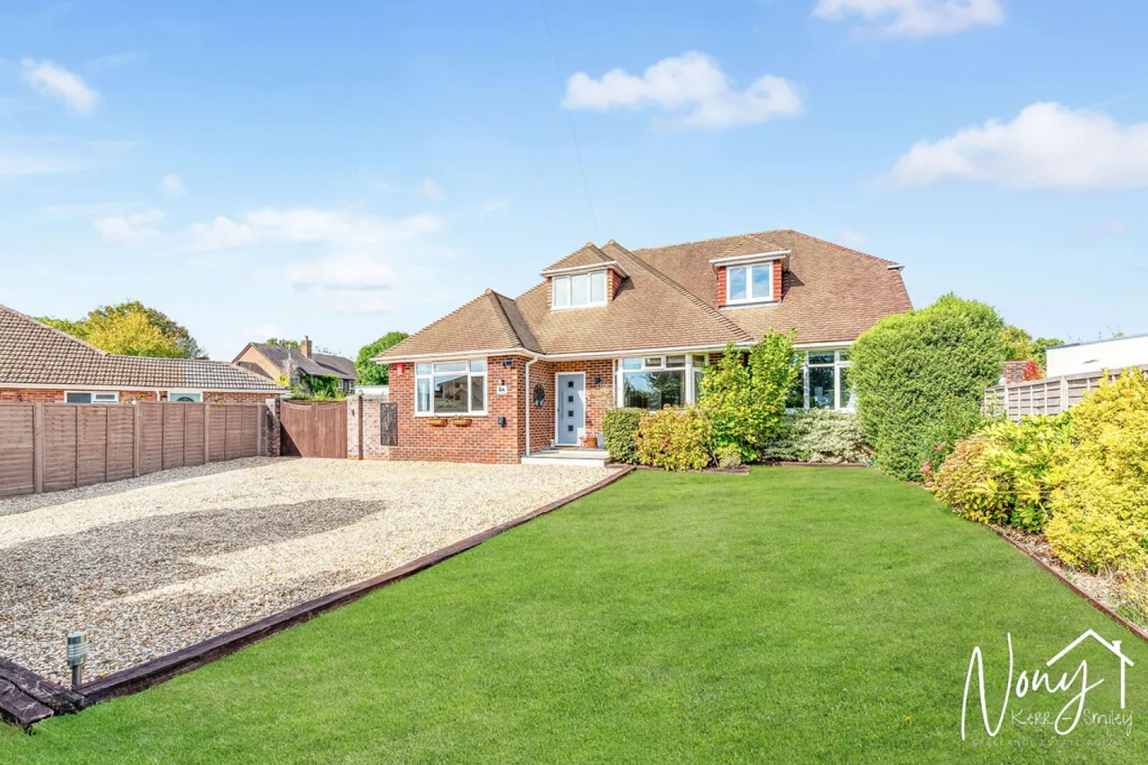 Mount Close, Bereweeke, SO22, photo 27