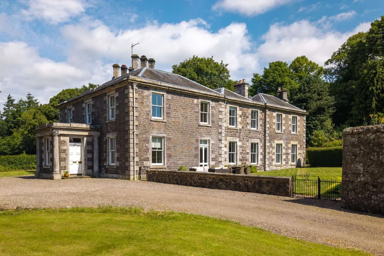 7 bed house for sale — Arngask House, Glenfarg, Perthshire, PH2 9QA