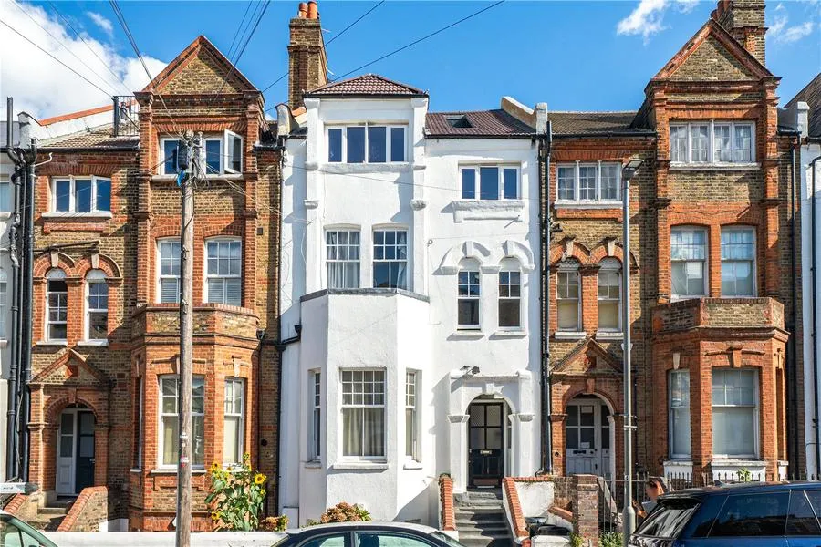 2 bed flat for sale, Leathwaite Road, London, SW11