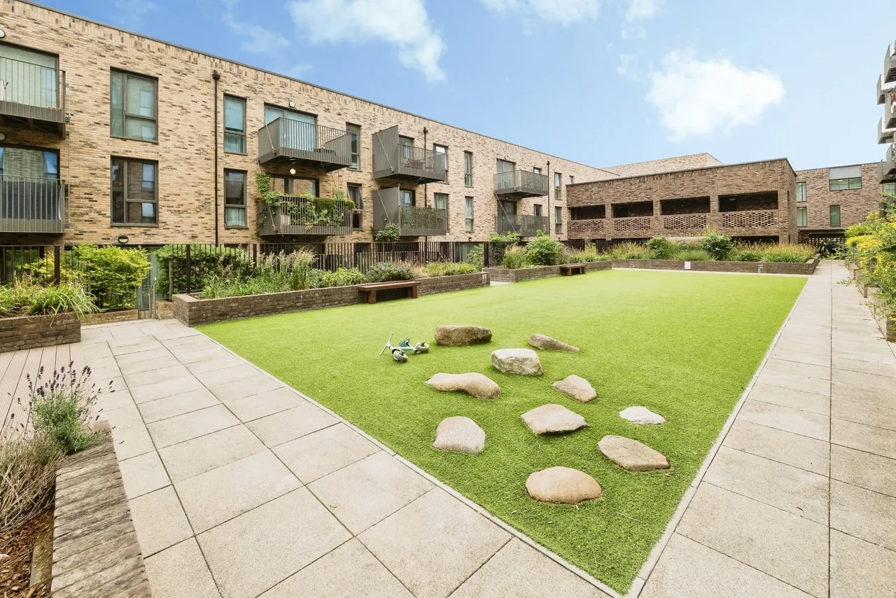Mahindra Way, London, E6, photo 6
