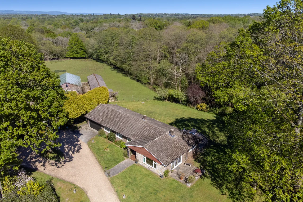 4 bed house for sale — Cuttinglye Road, Crawley, RH10