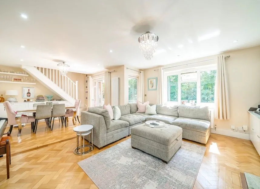 Thames Village, Chiswick, W4, photo 2