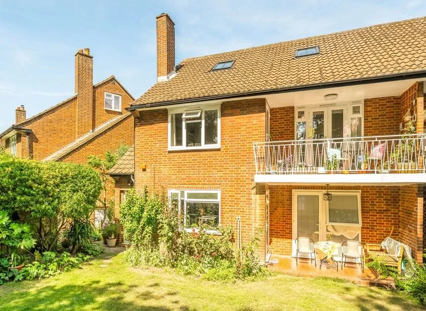 2 bed flat for sale — Thames Village, Chiswick, W4