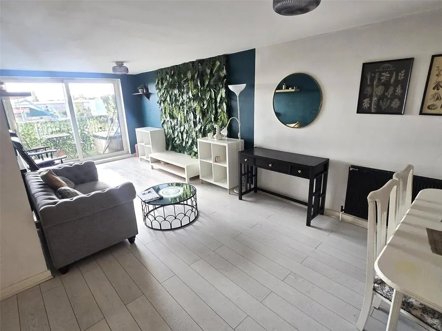Castle Road, Dagenham, RM9, photo 3