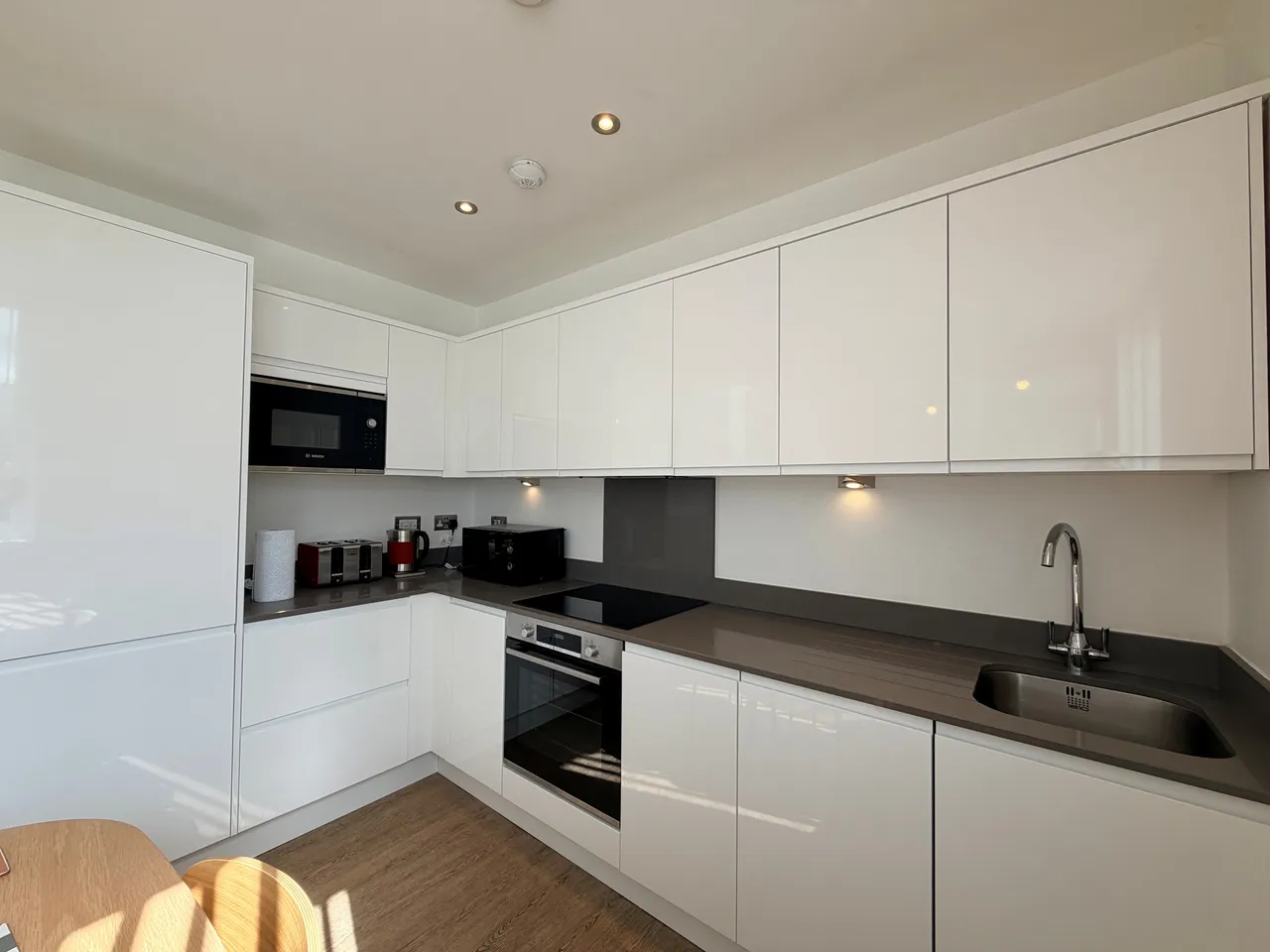 2 bed flat to rent — Crossford Court, Dane Road, Sale