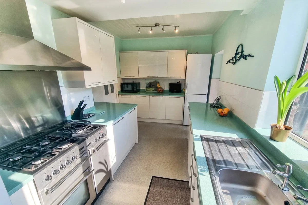 Coleford Bridge Road, Mytchett, Camberley, Surrey, GU16 6DH, photo 6