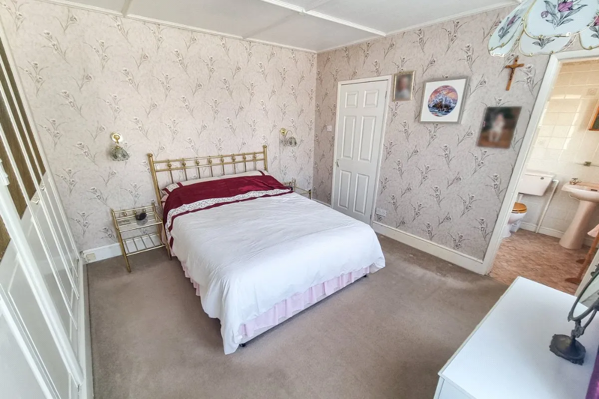 Coleford Bridge Road, Mytchett, Camberley, Surrey, GU16 6DH, photo 14