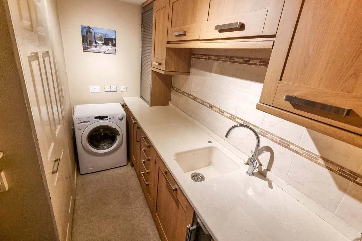 Coleford Bridge Road, Mytchett, Camberley, Surrey, GU16 6DH, photo 7