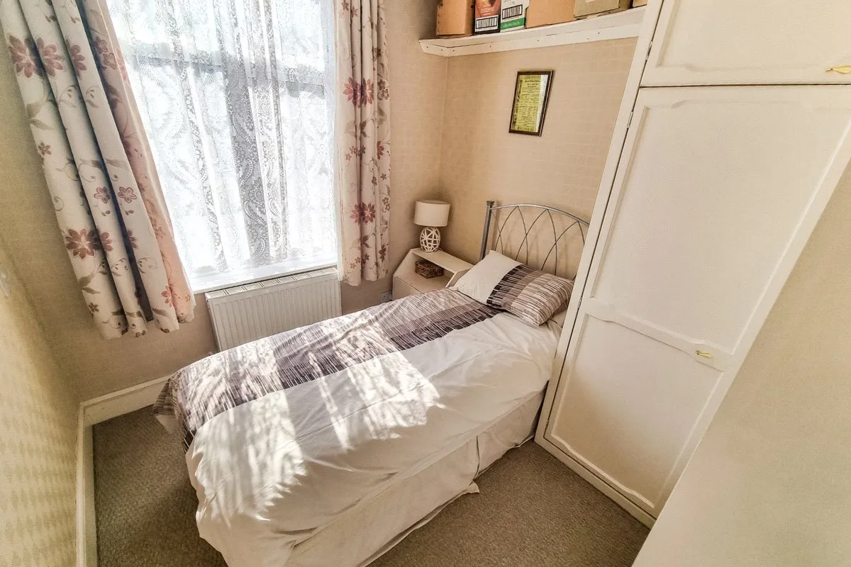 Coleford Bridge Road, Mytchett, Camberley, Surrey, GU16 6DH, photo 20