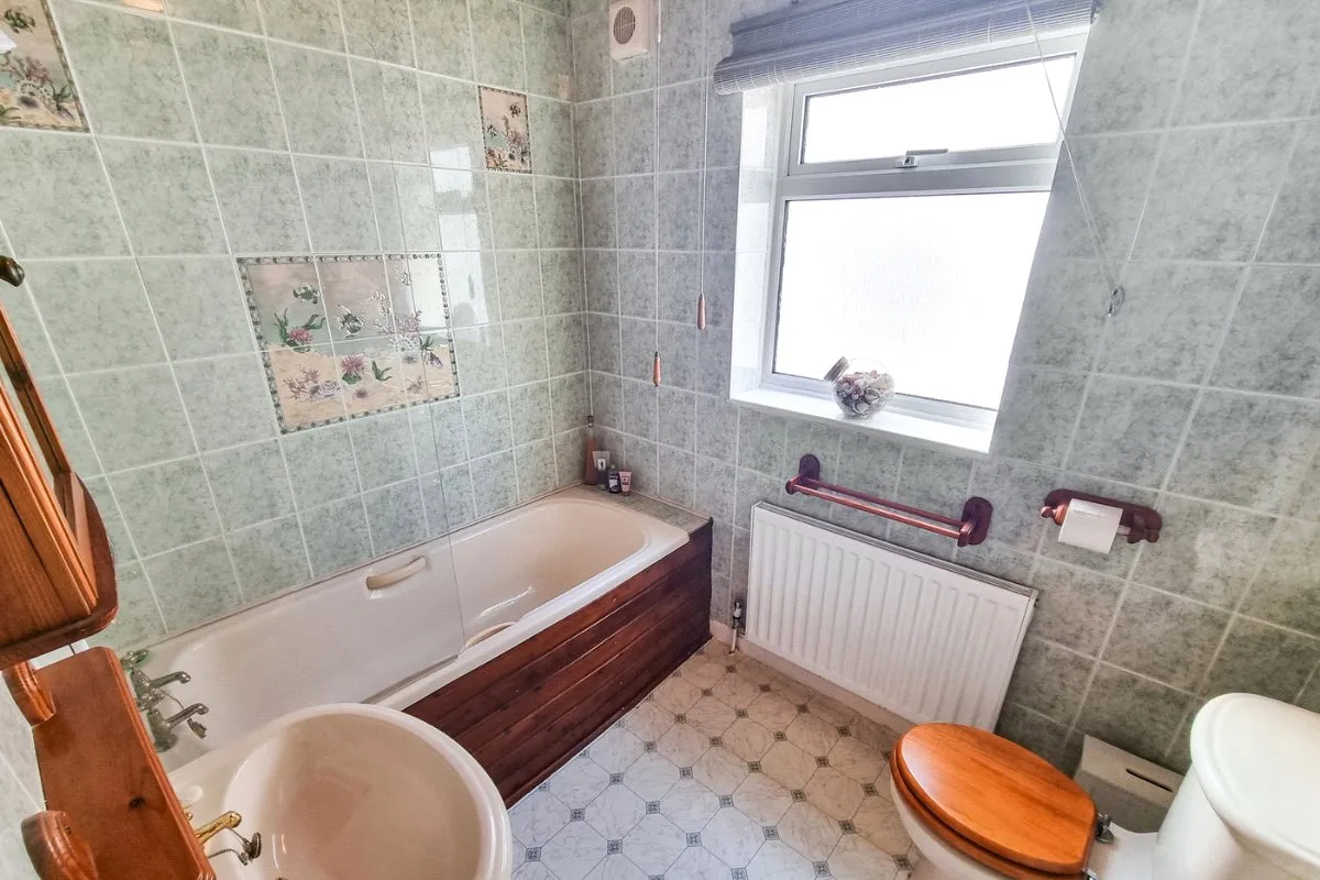 Coleford Bridge Road, Mytchett, Camberley, Surrey, GU16 6DH, photo 19