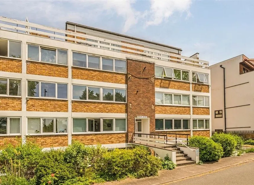 2 bed flat for sale — Church Grove, Hampton Wick, KT1
