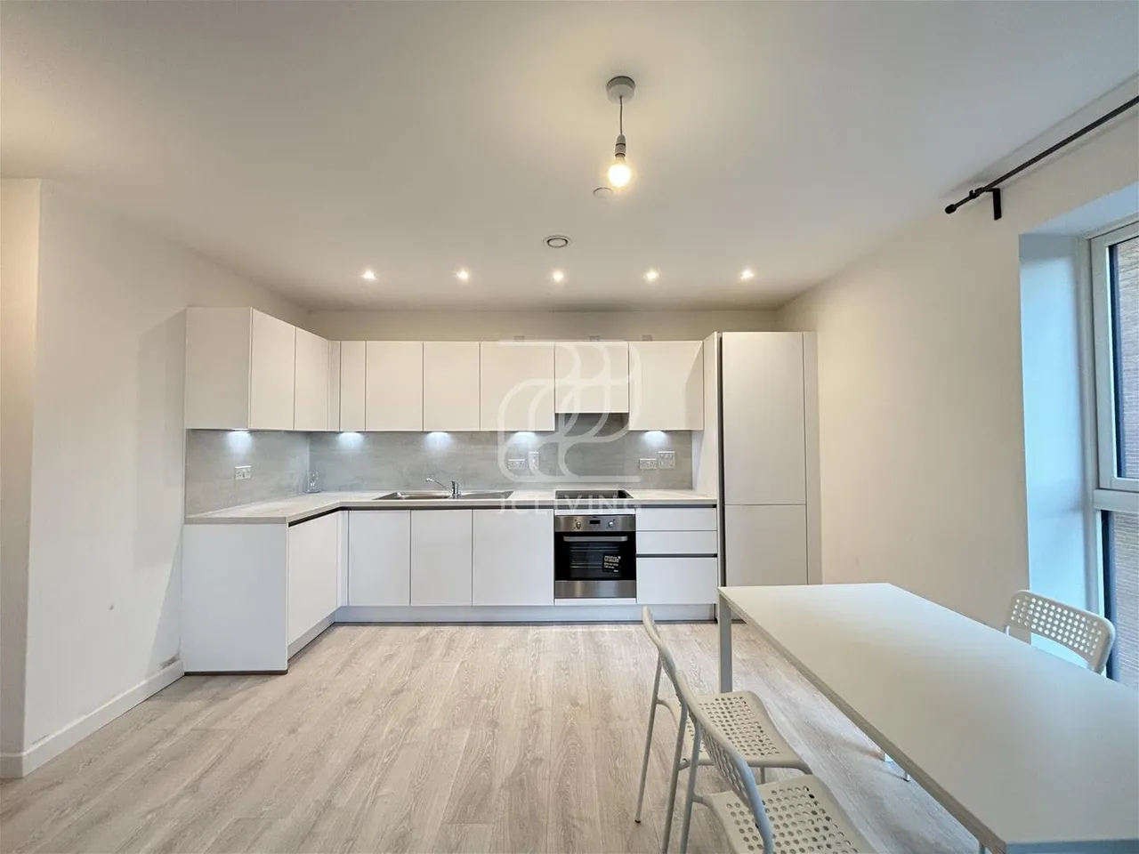 East Acton Lane, London, W3, photo 3