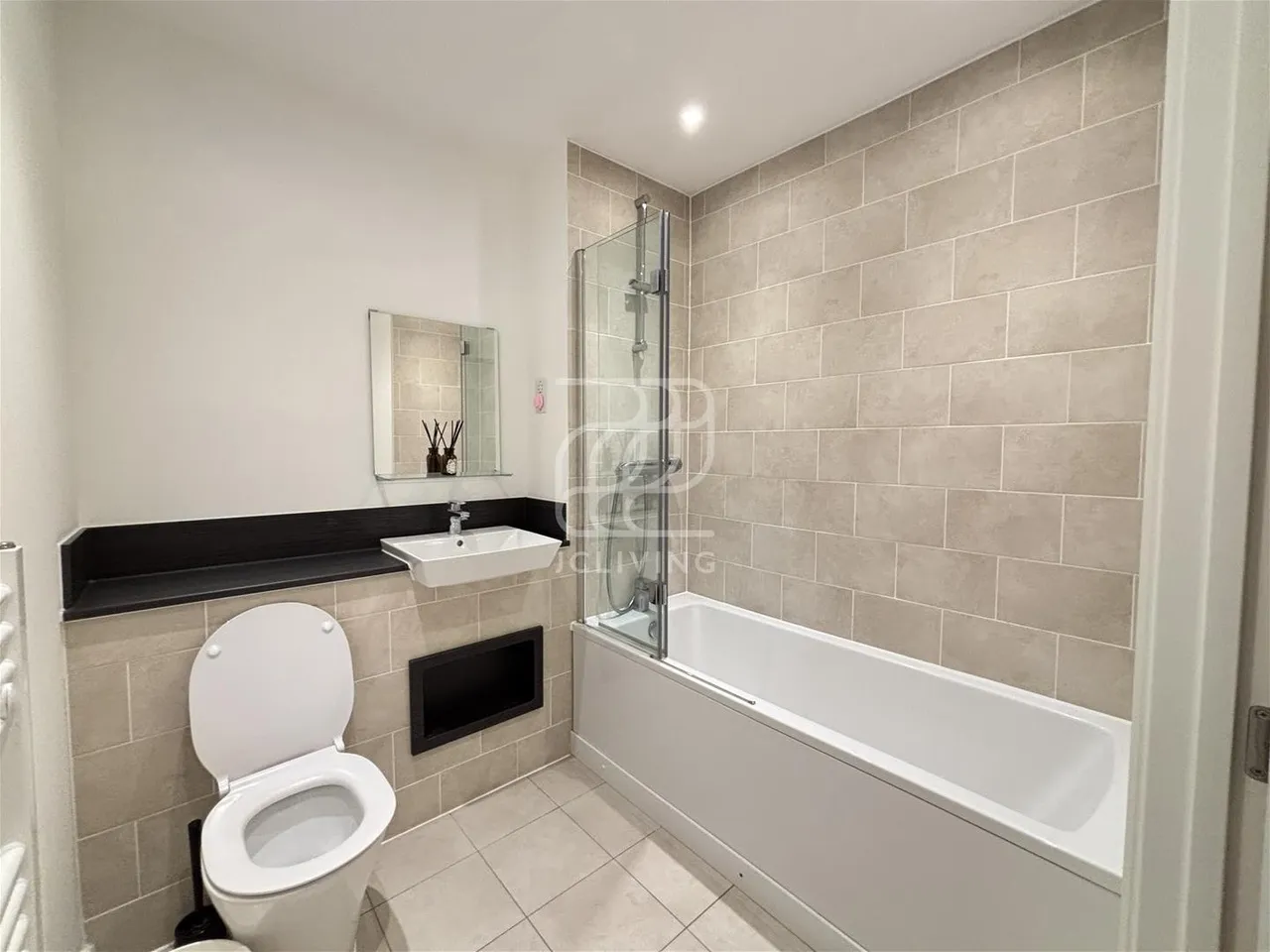 East Acton Lane, London, W3, photo 11