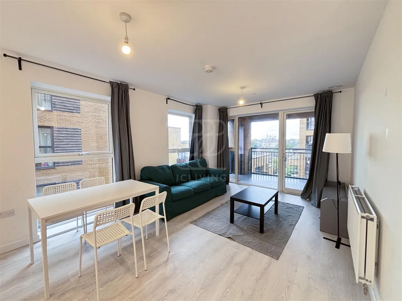 2 bed flat to rent, East Acton Lane, London, W3
