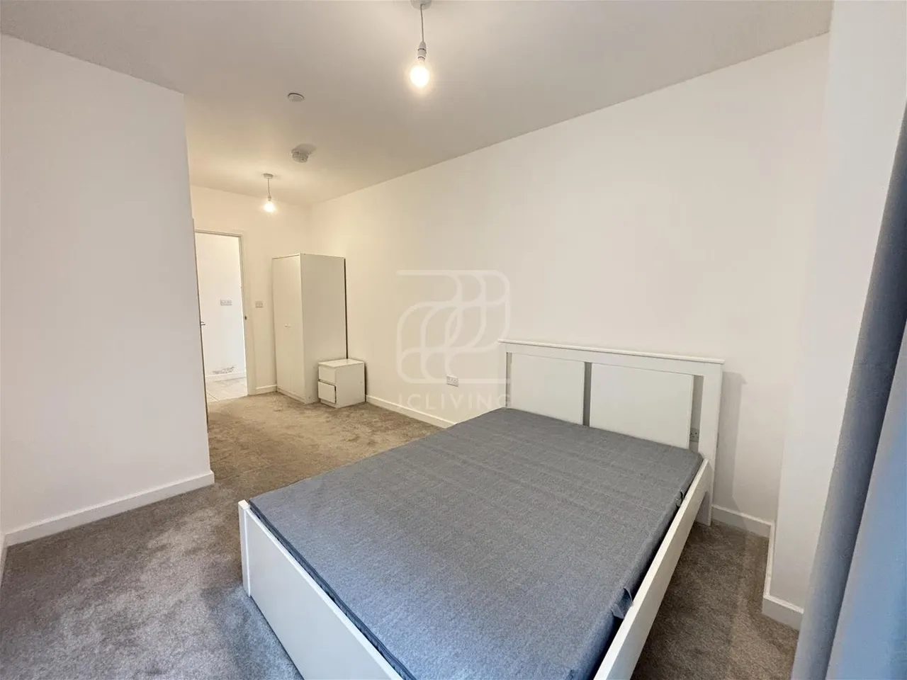 East Acton Lane, London, W3, photo 9