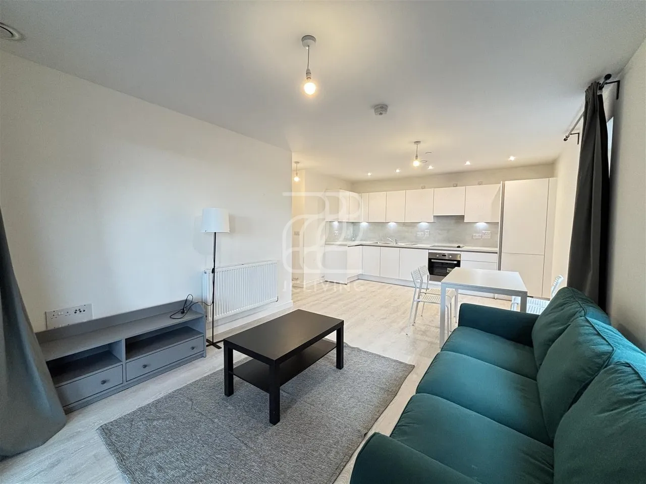 East Acton Lane, London, W3, photo 2