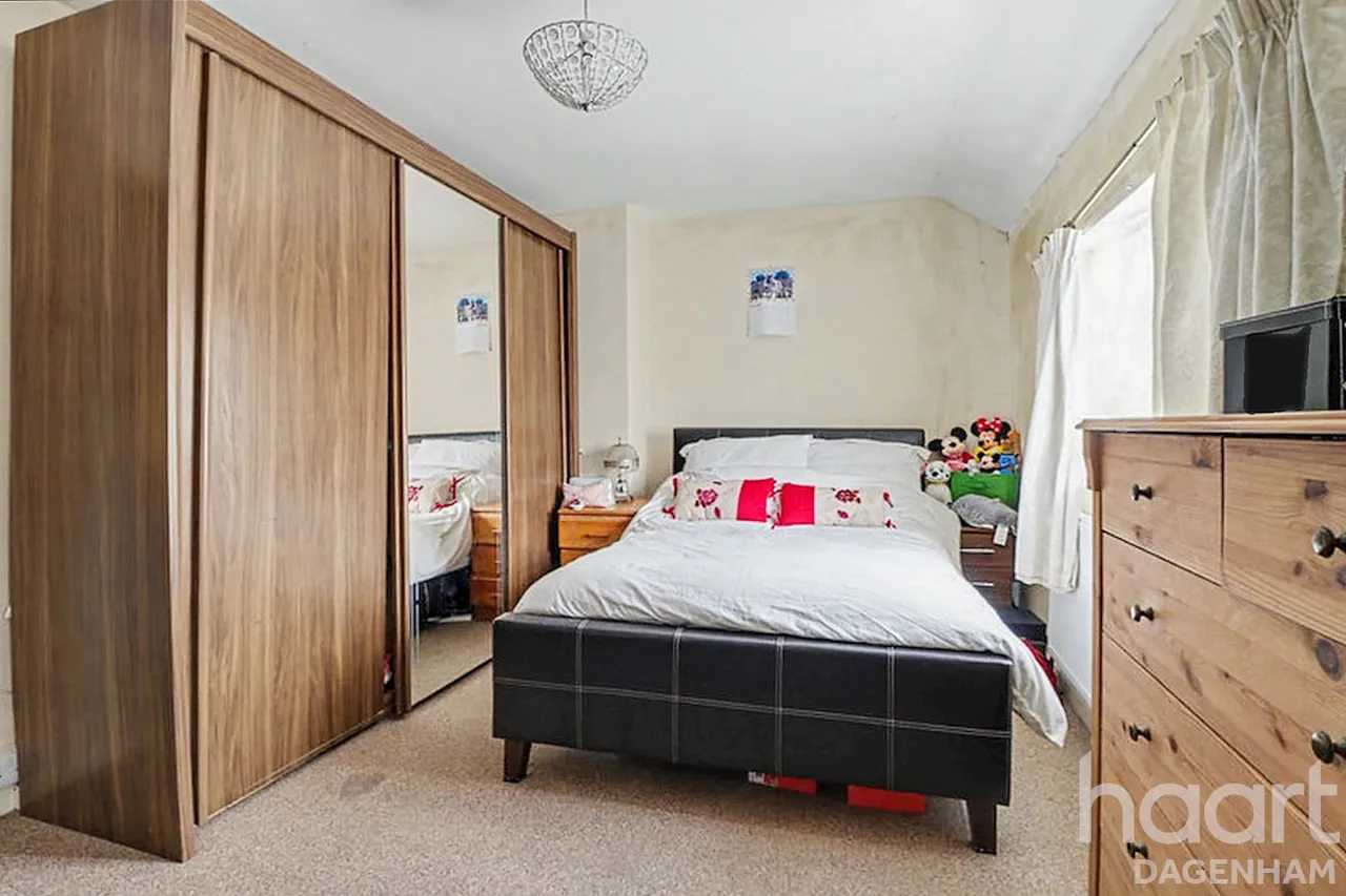Crescent Road, Dagenham, RM10, photo 5