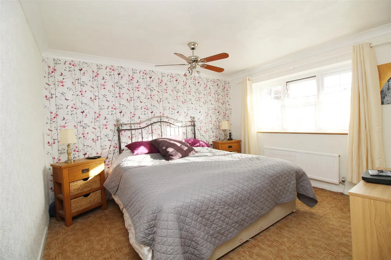 Cherry Lane, Langley Green, RH11, photo 5
