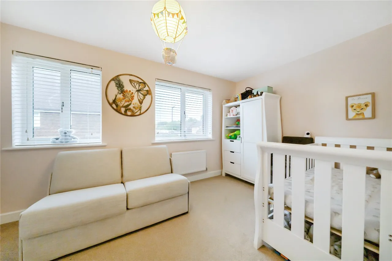 Lucas Drive, West End, Woking, Surrey, GU24 9GG, photo 8