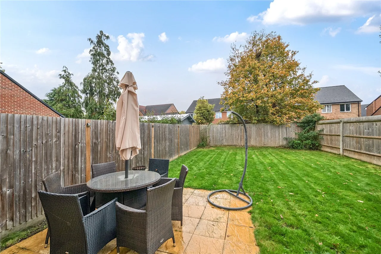 Lucas Drive, West End, Woking, Surrey, GU24 9GG, photo 10