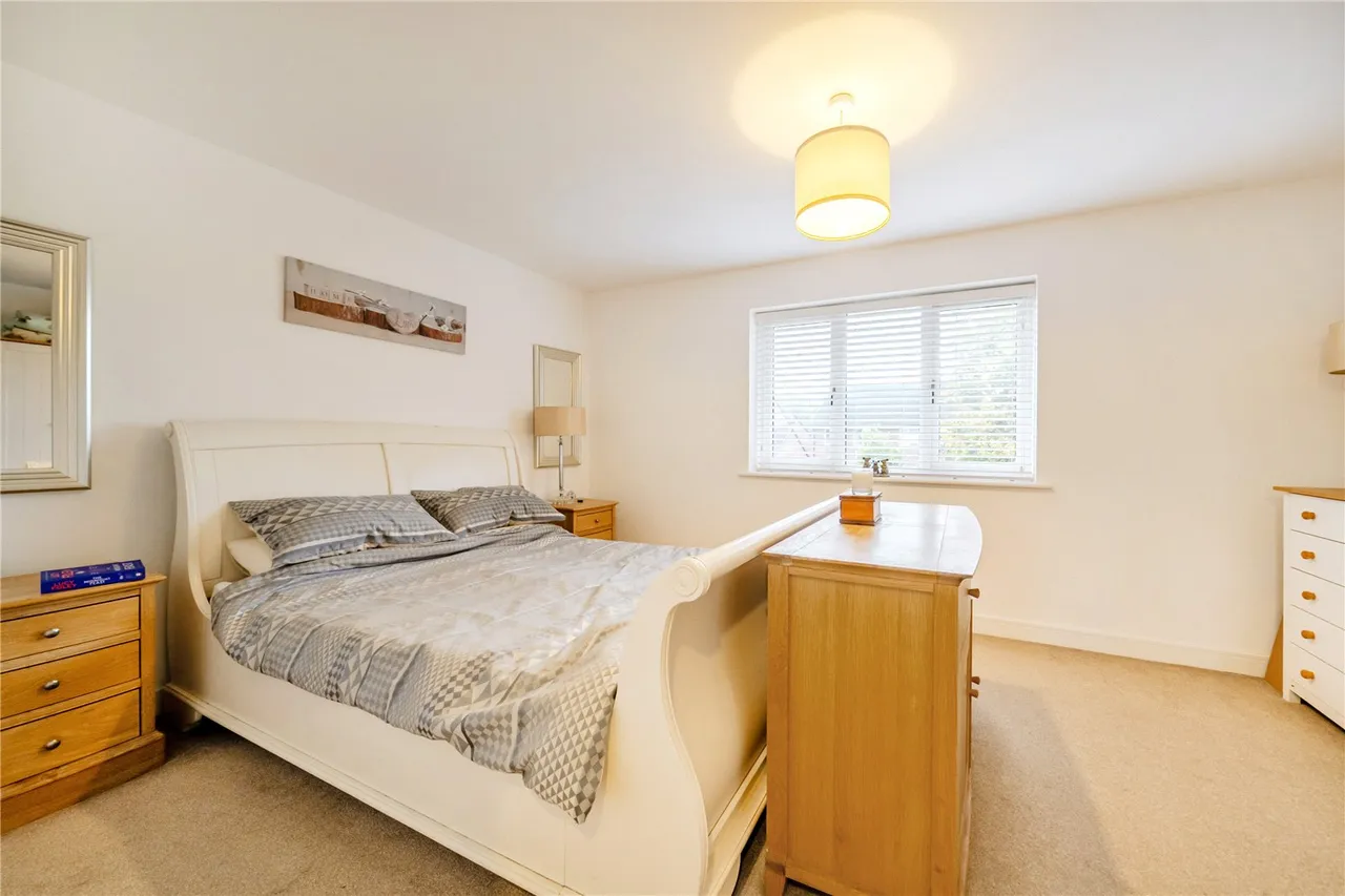 Lucas Drive, West End, Woking, Surrey, GU24 9GG, photo 7