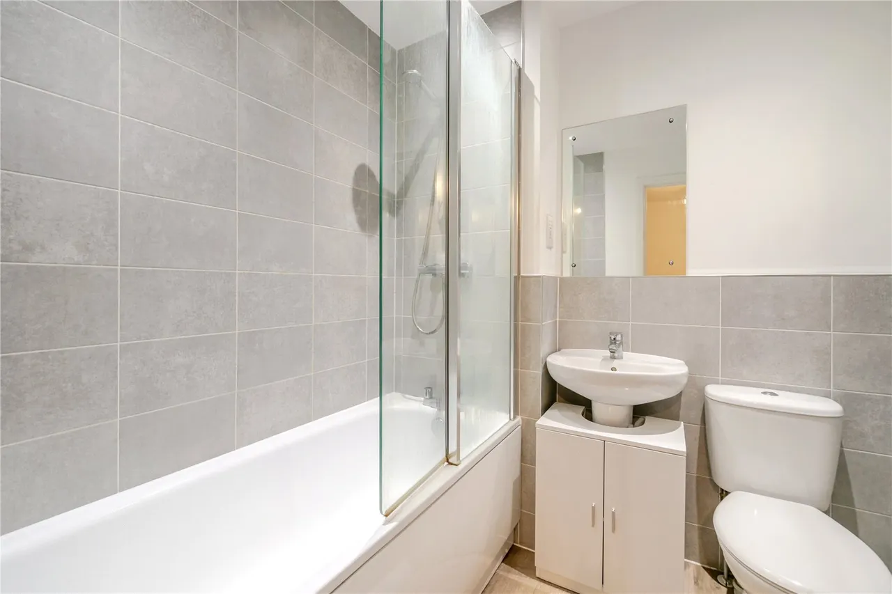 Lucas Drive, West End, Woking, Surrey, GU24 9GG, photo 9