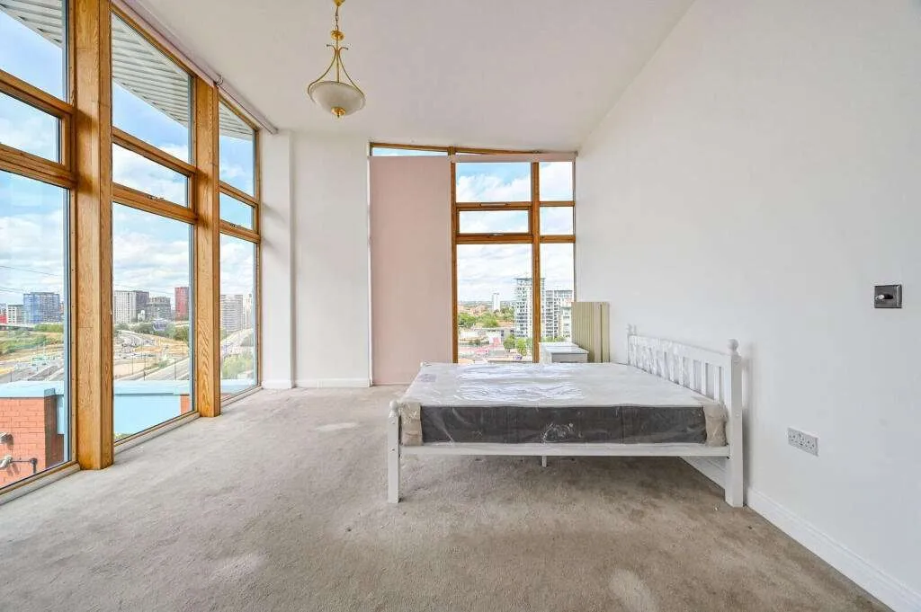 Hanover Avenue, London, E16, photo 6